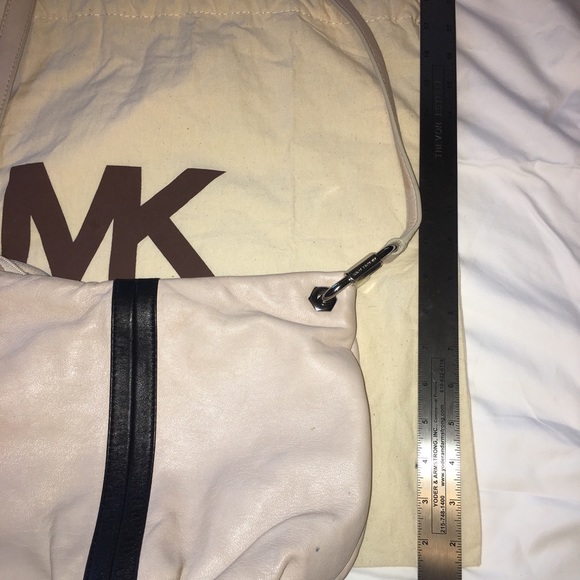 Michael Kors Purse with DustBag 🚨PRICE DROP‼️ - Picture 7 of 8